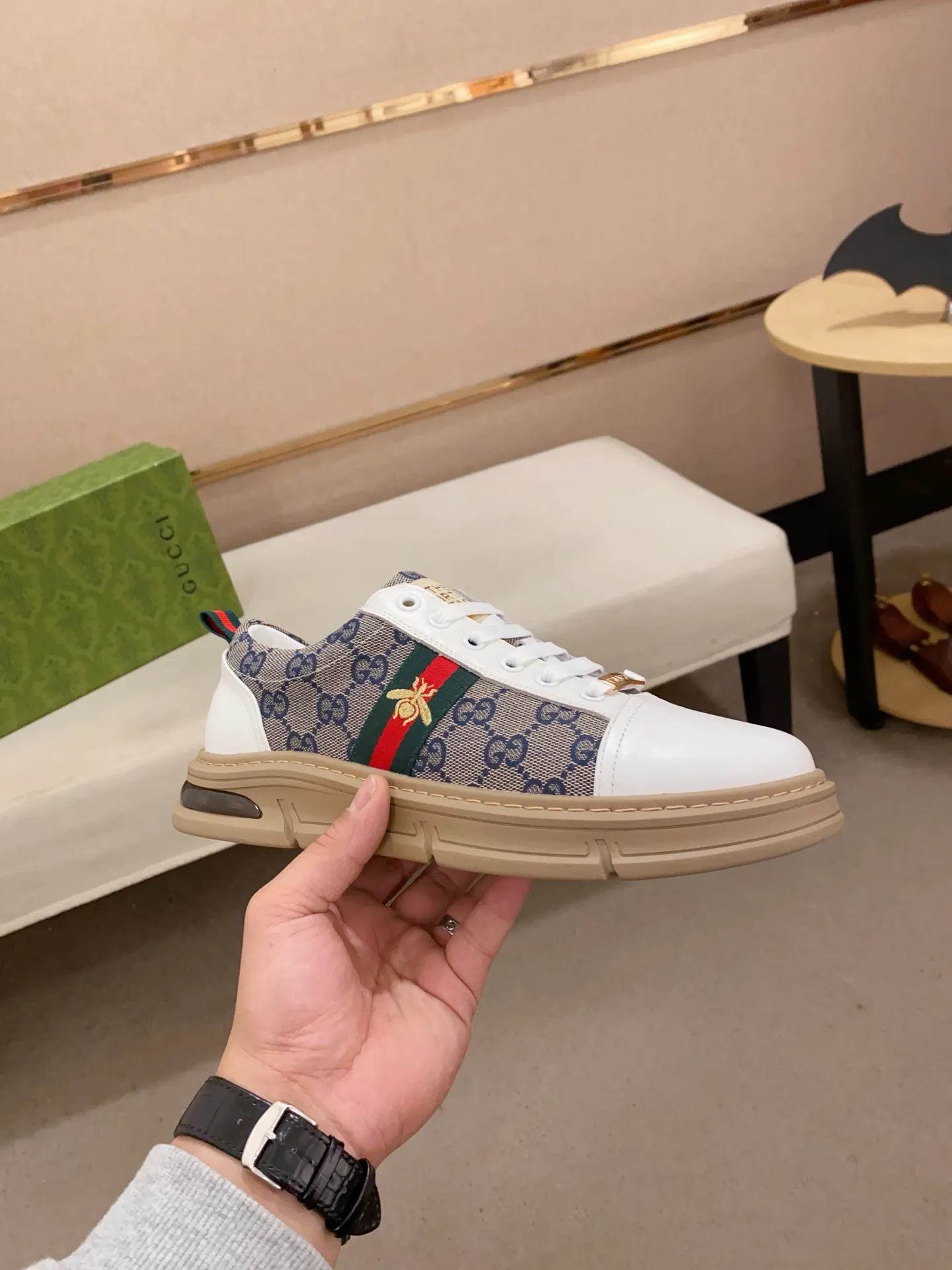Men's clothing and shoes💰:400💰 (GUCCI) The latest model from the official website 🎁🎁Casual and fashionable men's shoes👟, hot style💥The version is simple and elegant, exclusive for trendy men. Unique latest brand elements from the official website👑Original decoration, fashionable and generous, the fabric is original cowhide ✅Sheepskin lining, the official website specifies wear-resistant casual outsole, the classic model is taken in kind at the counter🎬38-44 (45 is not returned or exchanged when customized)
